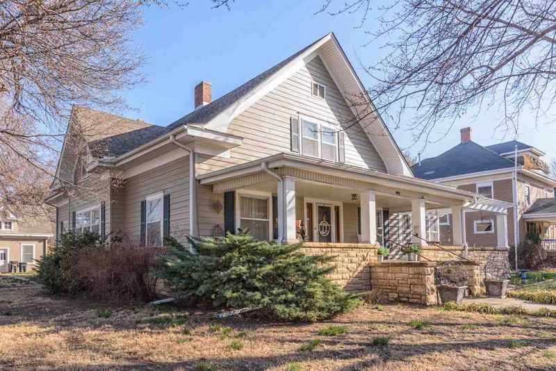 1104 E 9th Ave, Winfield, KS 67156