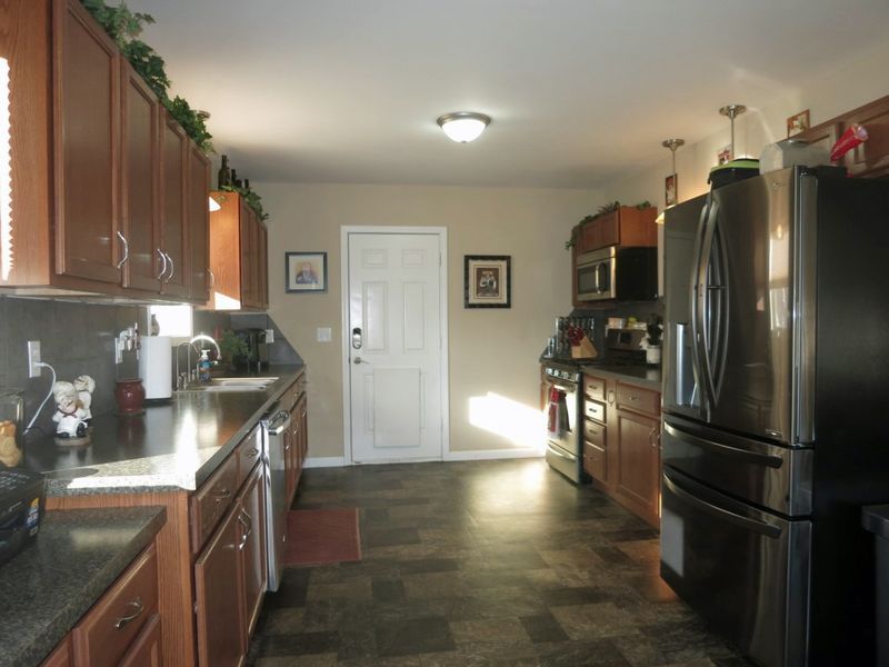 710 E 79th St S, Haysville, KS 67060