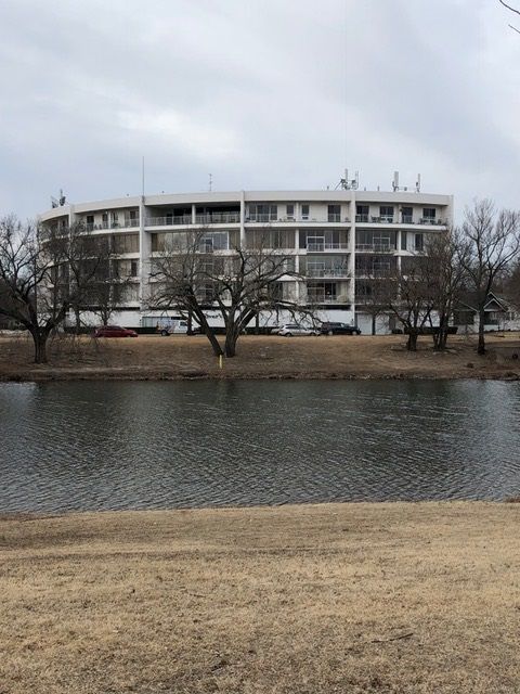 1401 W River Blvd 2a, Wichita, KS 67203