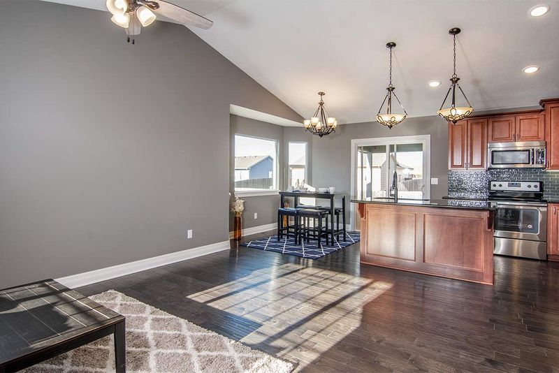 624 S Horseshoe Bend St, Maize, KS 37101