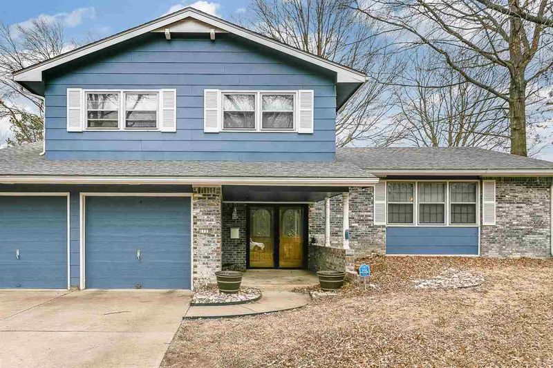 1118 N Dry Creek Dr, Derby, KS 67037