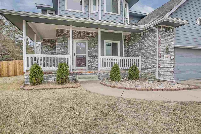833 E Hawthorne Dr, Derby, KS 67037-3421