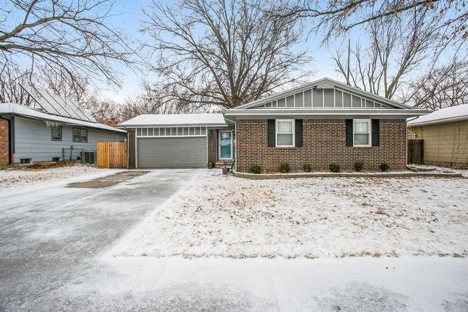1210 N Joann Dr, Mulvane, KS 67110