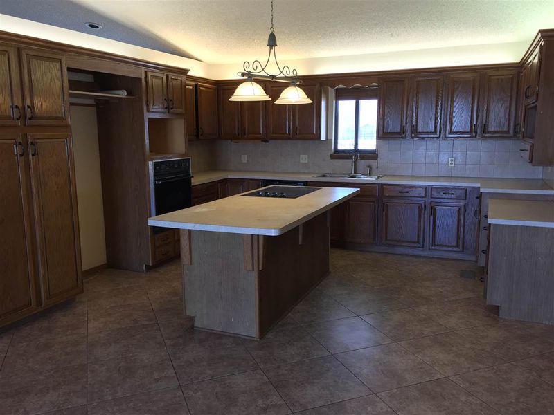 6604 S Eagle Dr, Derby, KS 67037