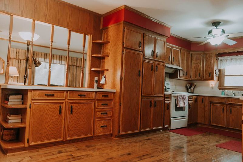528 West St, Halstead, KS 67056