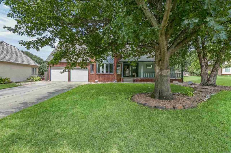 1530 E Quail Ct, Derby, KS 67037