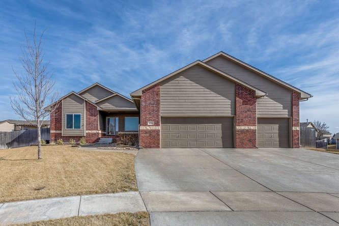 836 E Winding Lane Ct, Derby, KS 67037