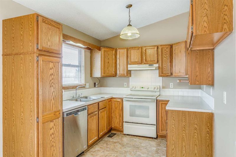 245 W Mallard Dr, Derby, KS 67037