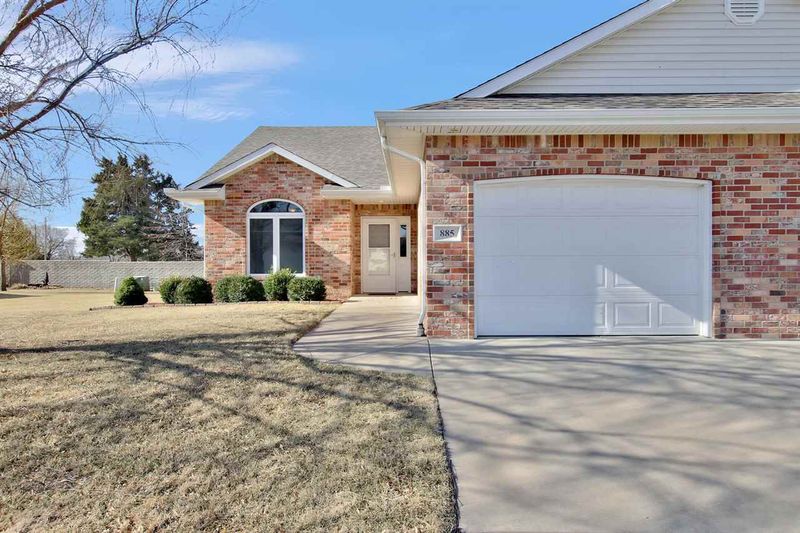885 E Par Dr, El Dorado, KS 67042