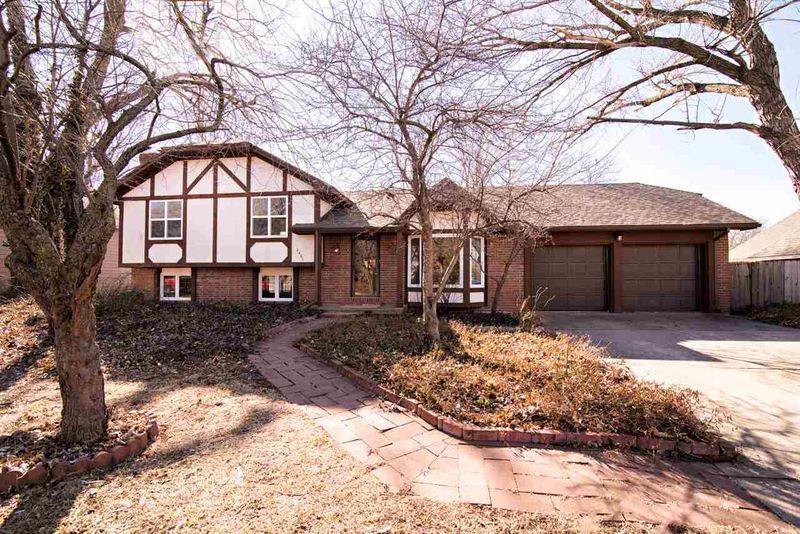 1401 E Hickory Branch St, Derby, KS 67037