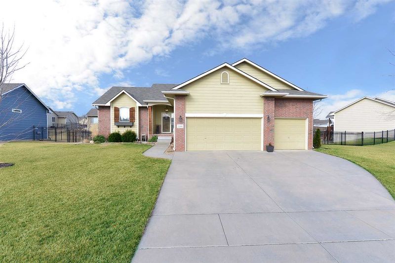 2100 E Quail Hollow Rd, Derby, KS 67037
