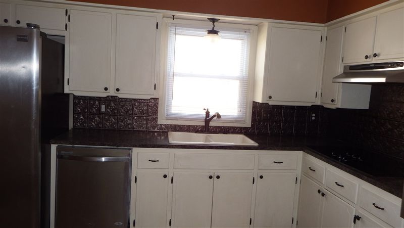 620 E Park Ln, Derby, KS 67037
