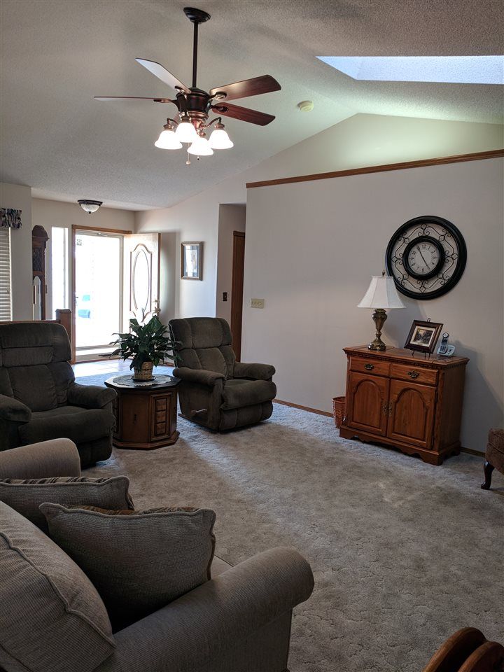 1612 E Southridge Ct, Derby, KS 67037