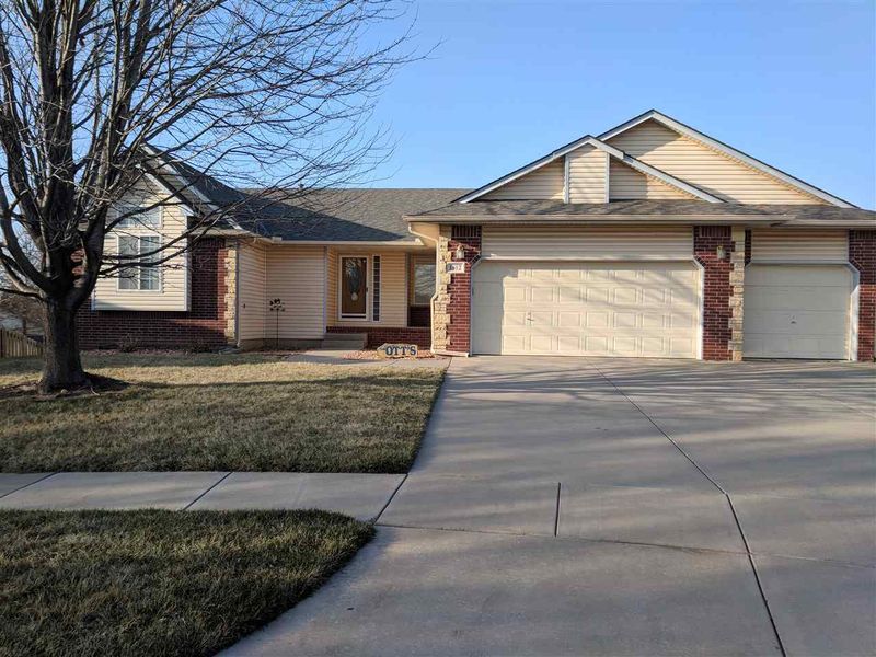 1612 E Southridge Ct, Derby, KS 67037