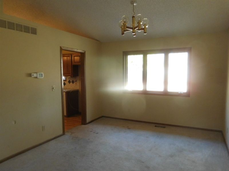 1418 E Cresthill Rd, Derby, KS 67037