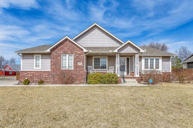 1016 Mccaskey Dr, Rose Hill, KS 67133