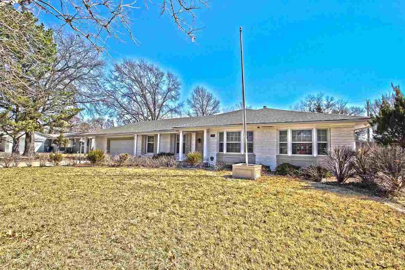 5655 E Coe Ct, Wichita, KS 67208