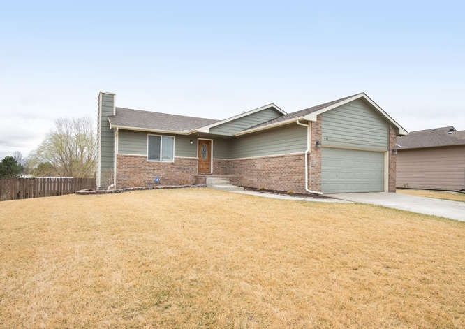 840 S Longbranch Cir, Maize, KS 67101