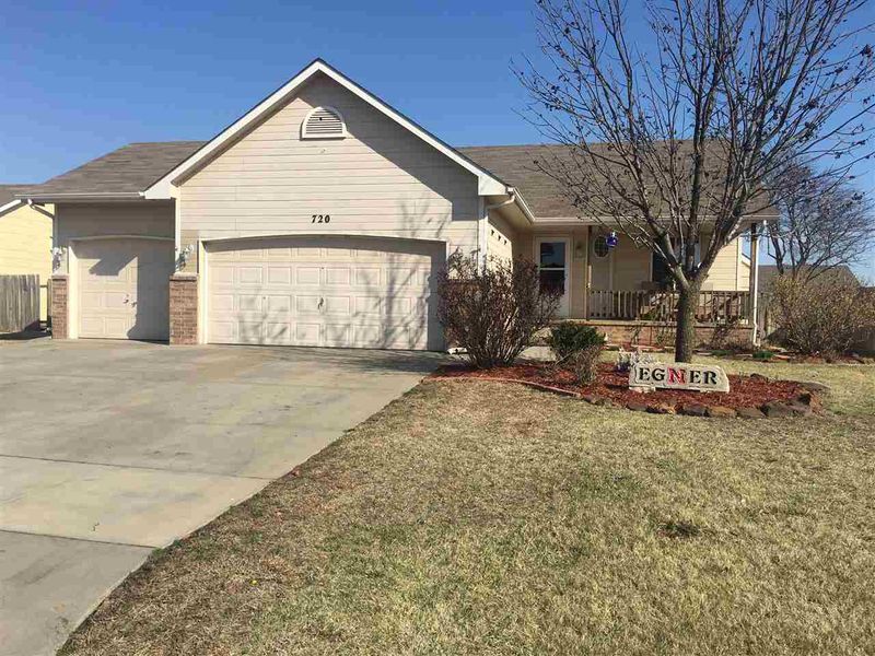 720 E Peach Ave, Haysville, KS 67060
