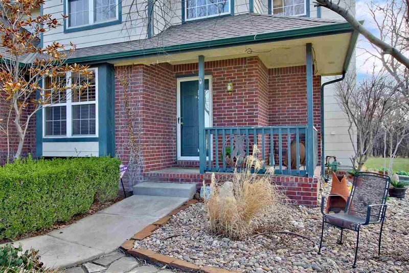 712 E Wahoo Cr, Derby, KS 67037