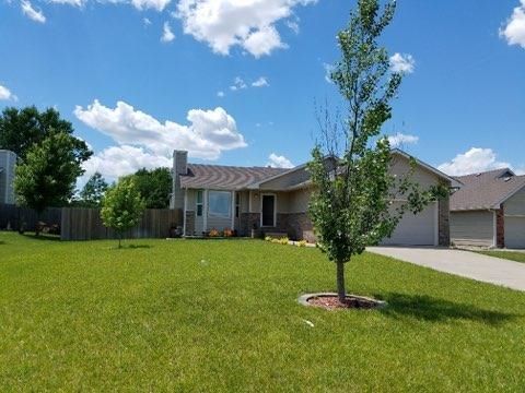 1819 N Honeysuckle Cir, Andover, KS 67002