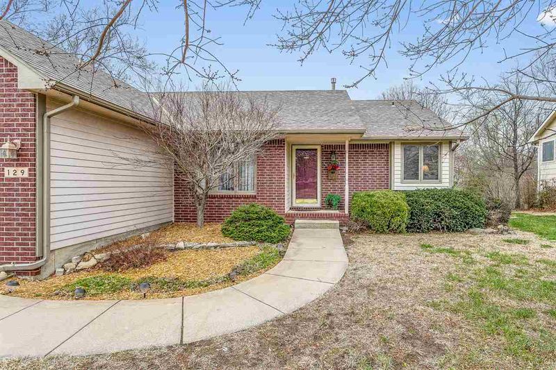 129 N Valley Stream Dr, Derby, KS 67037