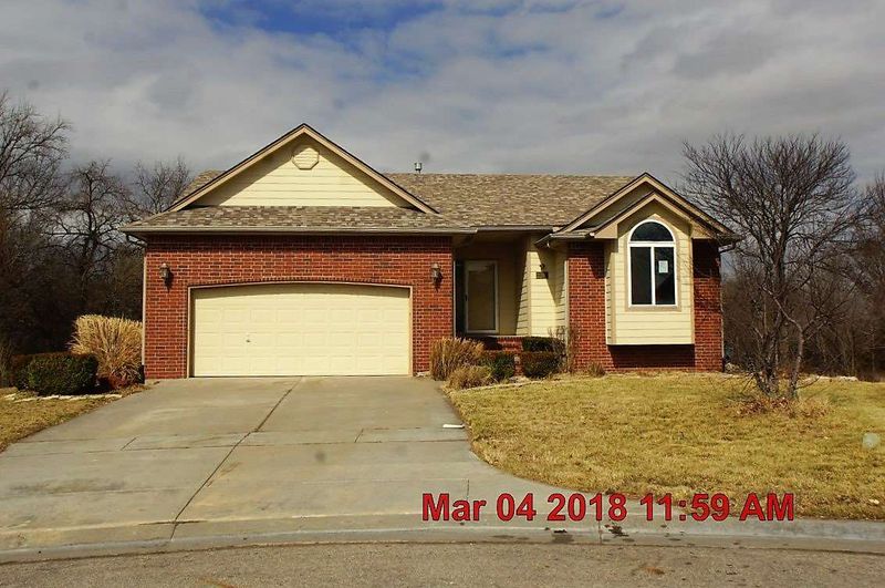 2207 S Glenhurst Ct, Andover, KS 67002