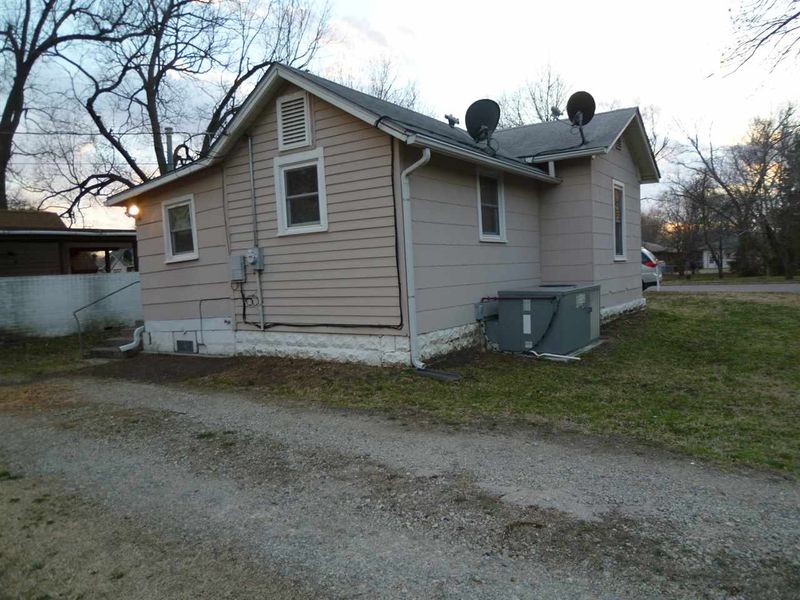 1602 John, Winfield, KS 67156