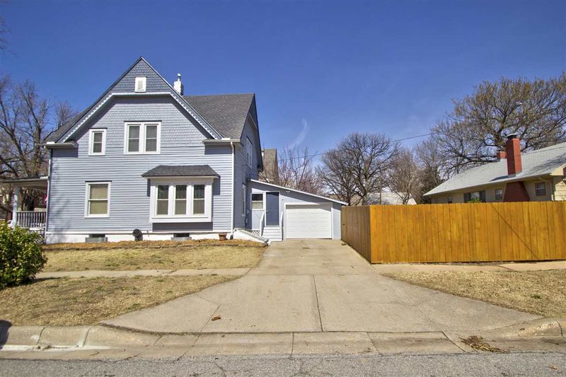 122 SE Harrison St, Newton, KS 67114