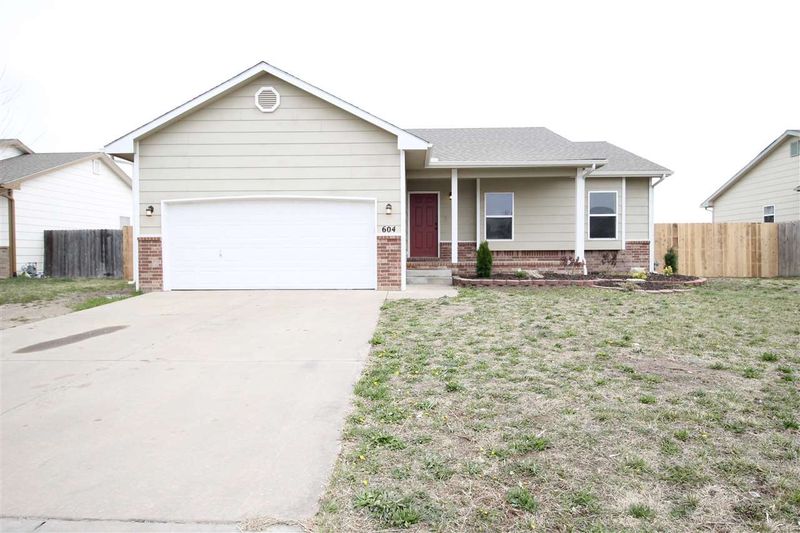 604 S Longbranch Dr, Maize, KS 67101