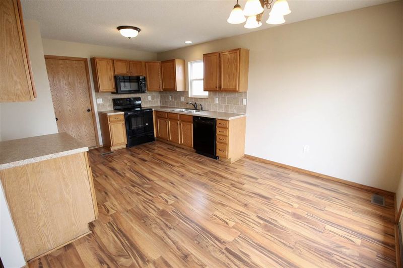 604 S Longbranch Dr, Maize, KS 67101