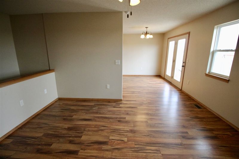 604 S Longbranch Dr, Maize, KS 67101