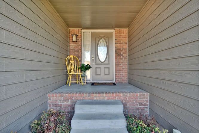 422 E Fox Run Ct, Mulvane, KS 67110