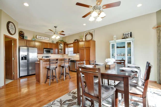 422 E Fox Run Ct, Mulvane, KS 67110