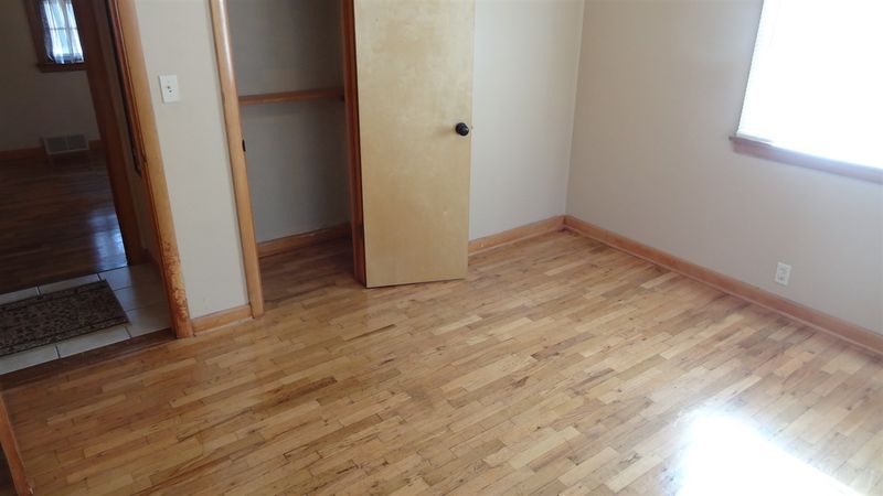 321 E 5th St, Newton, KS 67114