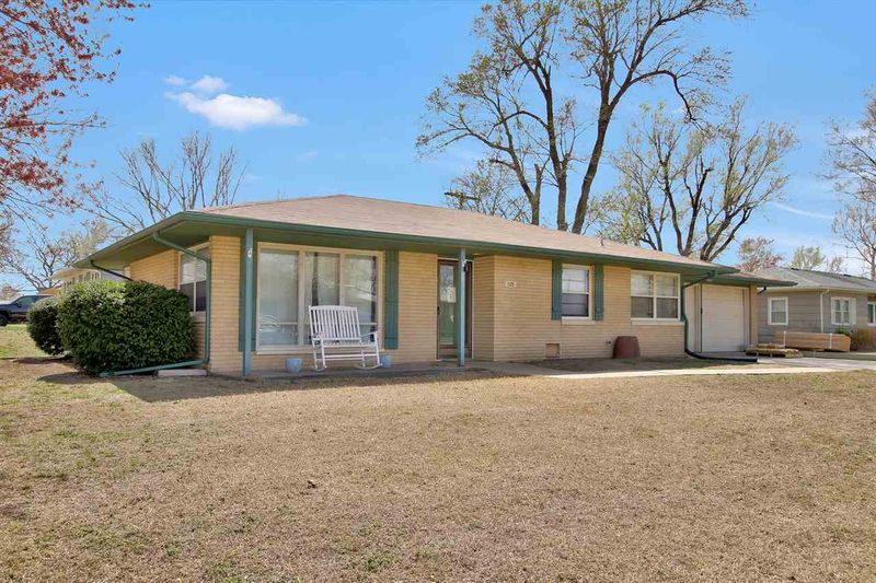 125 Hemlock Ln, Newton, KS 67114