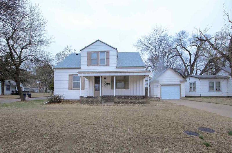 600 SE 5th St, Newton, KS 67114