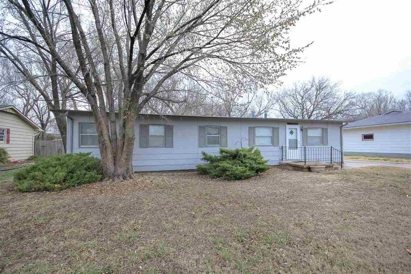 1500 Berry Ave, Newton, KS 67114