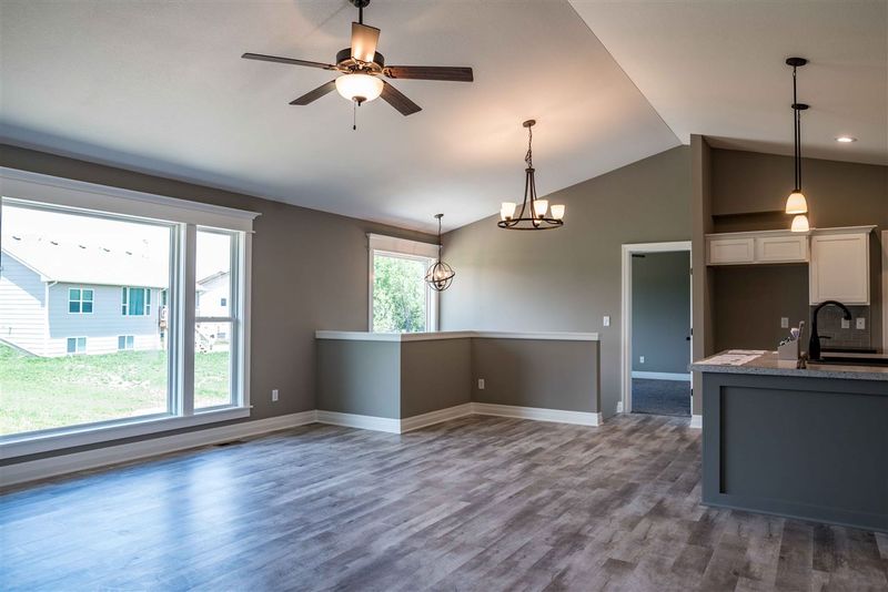 2236 E Birchwood Ct, Derby, KS 67037