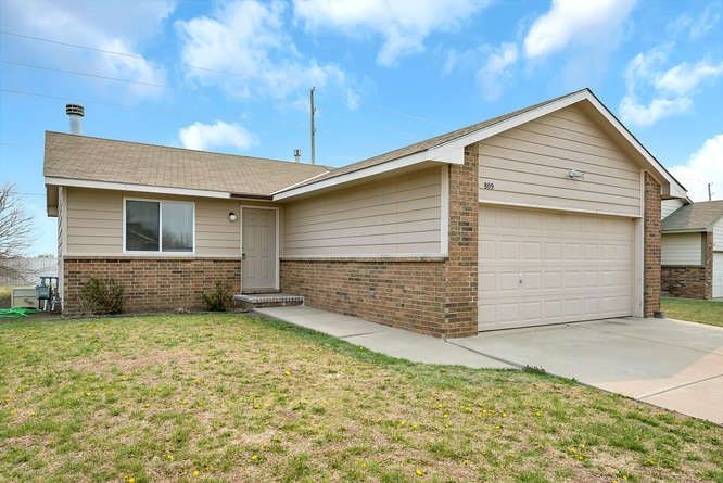 809 N Sunrise Ct, Goddard, KS 67052