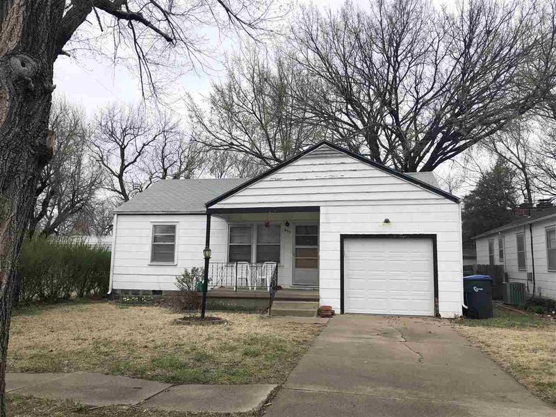 623 Grandview, Newton, KS 67114