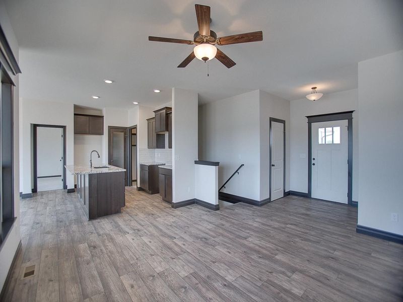 813 E Tyndall Ct, Derby, KS 67037