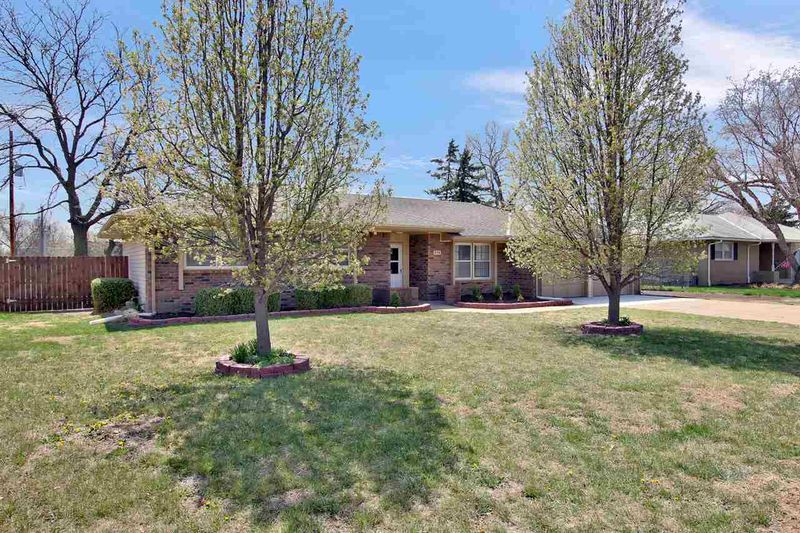 574 N Parallel Dr, Andover, KS 67002