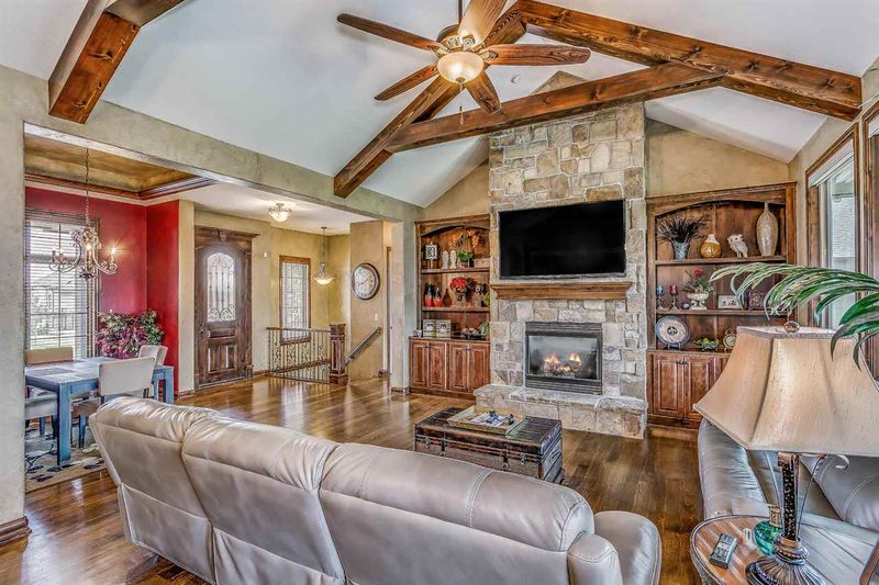 809 N Fairoaks Ct, Andover, KS 67002