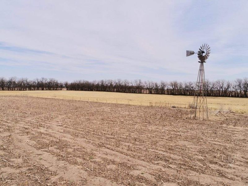 000 E 77th St N, Benton, KS 67017