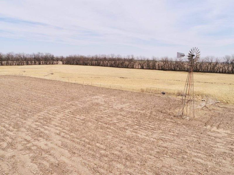 000 E 77th St N, Benton, KS 67017