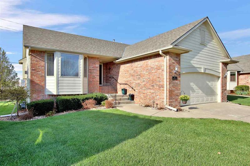 261 S Maple Dunes Ct, Wichita, KS 67235