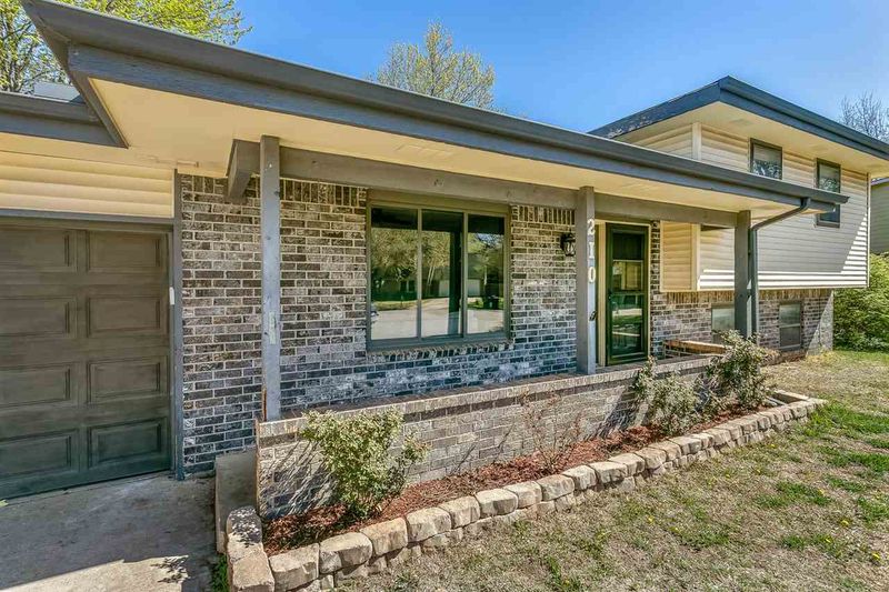 210 E Park Place Ct, Derby, KS 67037