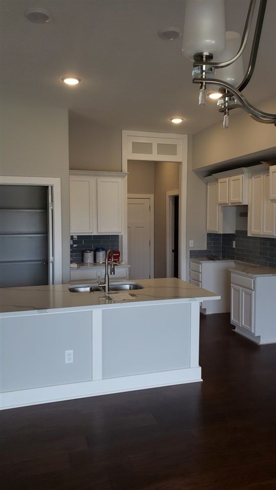 12433 E Casa Bella Ct, Wichita, KS 67207