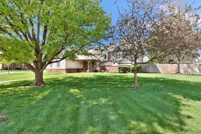 410 W Fieldstone St, Valley Center, KS 67147